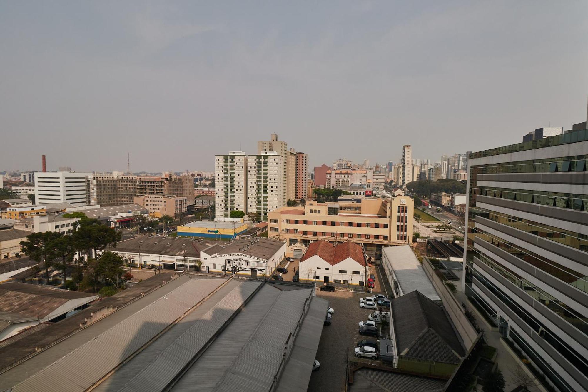 Estudio Aconchegante No Centro De Curitiba - Ar Condicio E Localizacao Perfeita! Екстер'єр фото